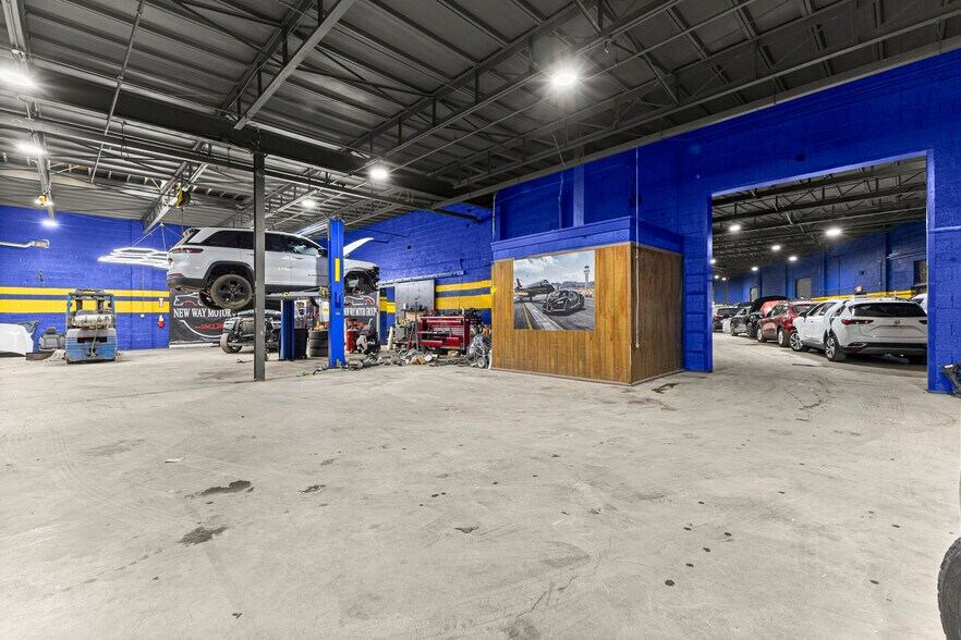 More Photos Of 12950 Lyndon Ave, Detroit Warehouse For Lease