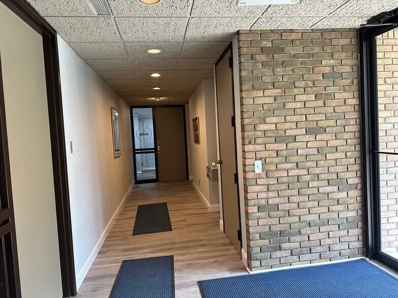 More Photos Of 28525-28545 Orchard Lake Rd, Farmington Hills Office For Sale