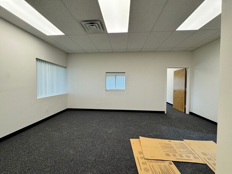 More Photos Of 1320 Lincoln Ave, Holbrook Warehouse For Lease
