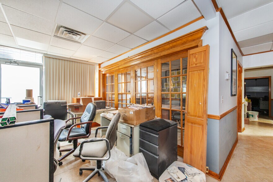 More Photos Of 237 Adams St, Newark Office For Sale