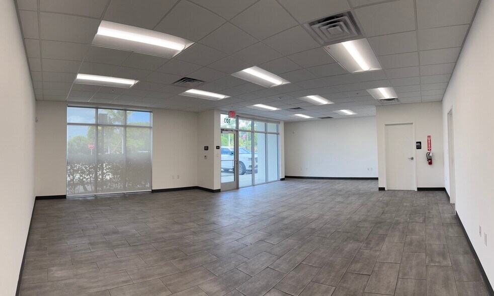 More Photos Of 12301 NW 112 Ave, Medley Distribution For Lease