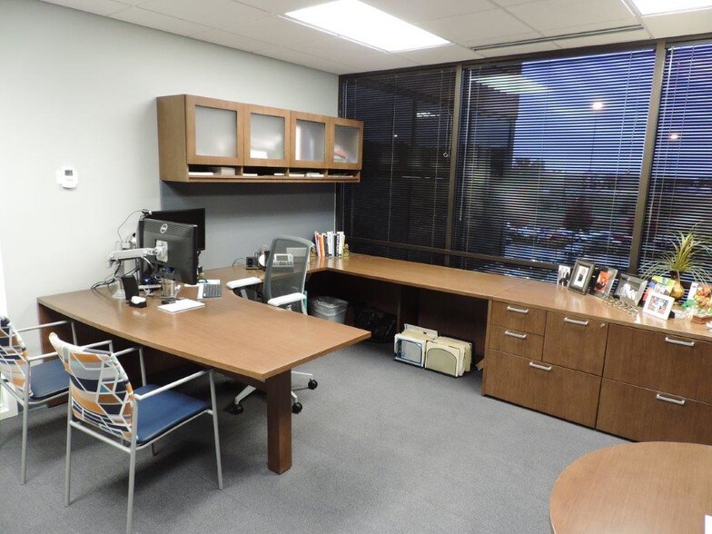 More Photos Of 10800 Financial Centre Pkwy, Little Rock Office For Lease