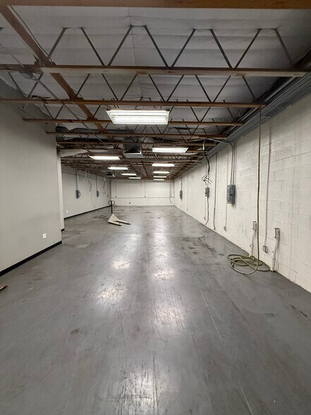 More Photos Of 113-117 S Rockford Dr, Tempe Light Manufacturing For Sale