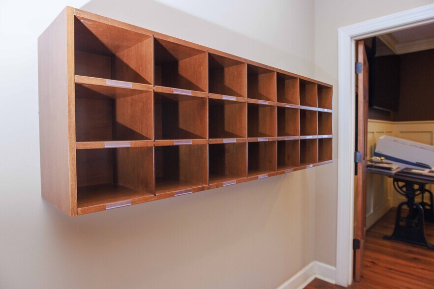 More Photos Of 106 N Alexander Ave, Washington Office For Sale