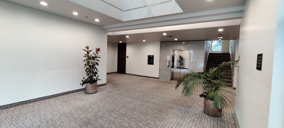 More Photos Of 3950 Paramount Blvd, Lakewood Office For Lease