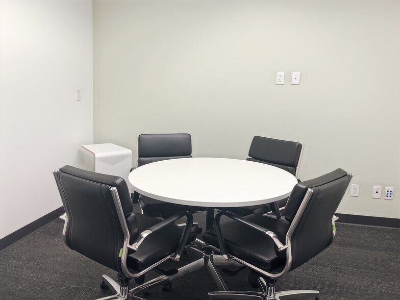 More Photos Of 13353 Commerce Pky, Richmond Coworking Space