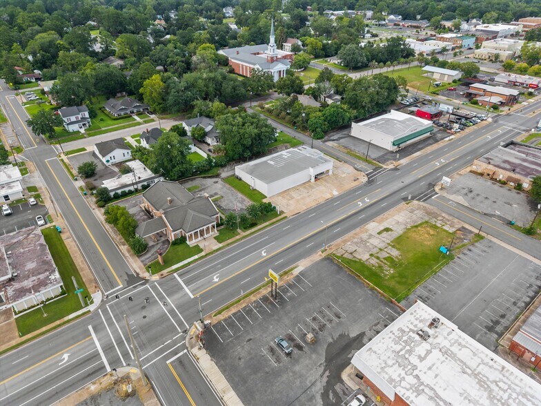 More Photos Of 304 W Jefferson St, Quincy Freestanding For Sale