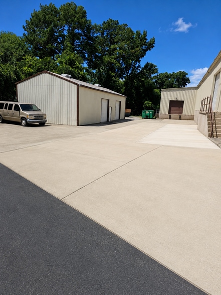 More Photos Of 6221 Monticello Rd, Columbia Warehouse For Lease