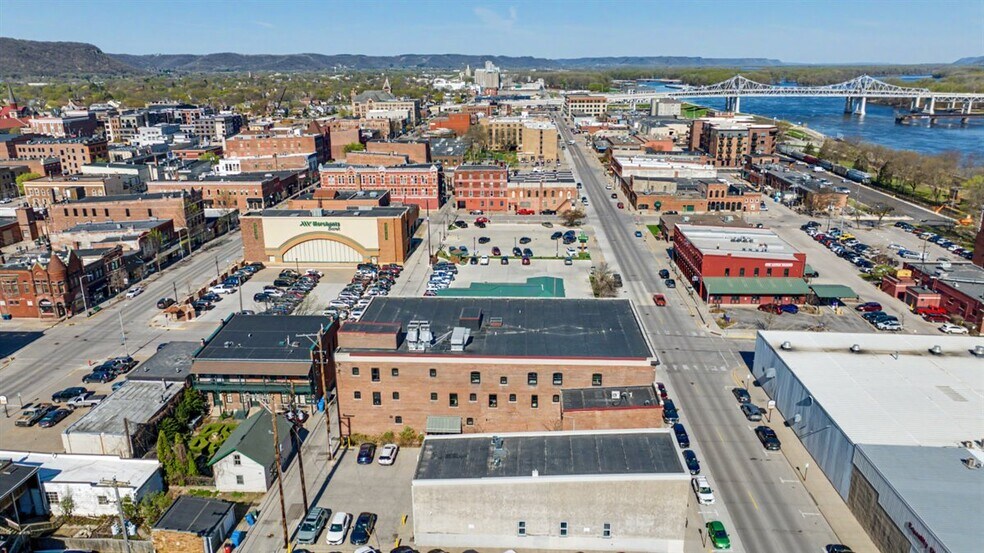 More Photos Of 102 Walnut St, Winona Office Residential For Sale