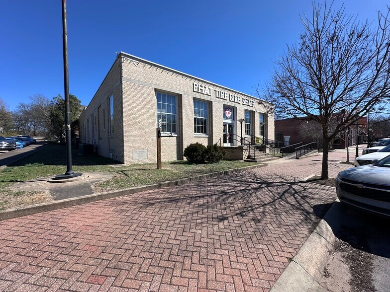 More Photos Of 101 Broadway St S, Siloam Springs Office For Sale