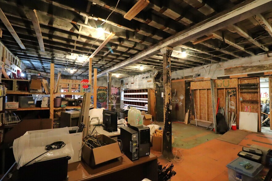 More Photos Of 522 Sanborn Ave, Ashland Storefront Retail Residential For Sale