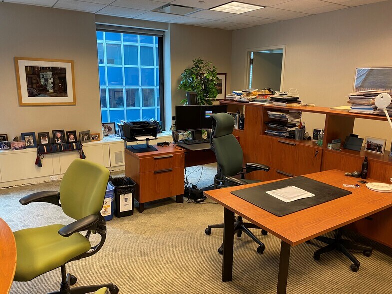 More Photos Of 633 Third Ave, New York Office For Sale
