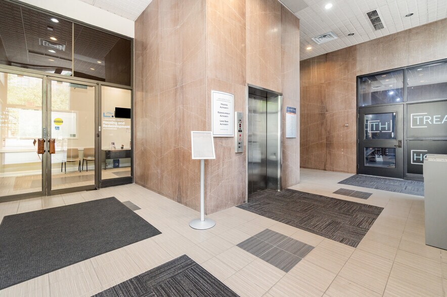 More Photos Of 28 Penn Sq, Lancaster Office For Lease