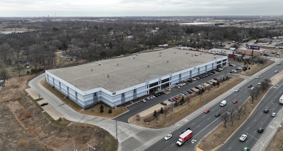Primary Photo Of 990 E North Ave, Glendale Heights Distribution For Lease