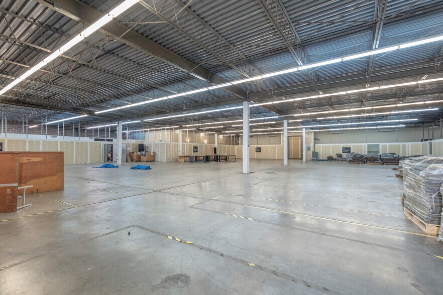 More Photos Of 2001-2085 Walton Rd, Saint Louis Flex For Sale