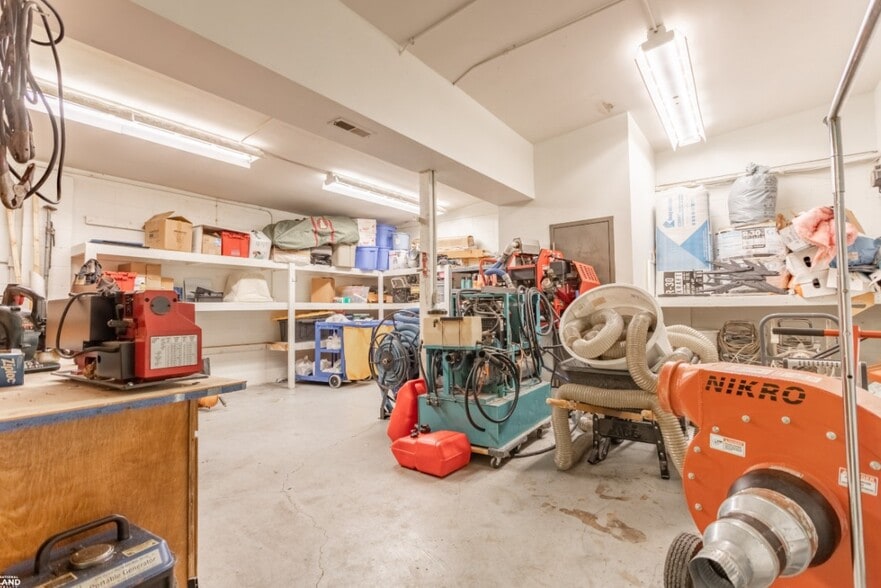 More Photos Of 219 & 303 W Chase st, Springfield Light Distribution For Lease