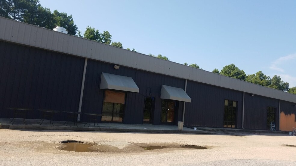 More Photos Of 363-365 N Concord Pky, Concord Warehouse For Lease