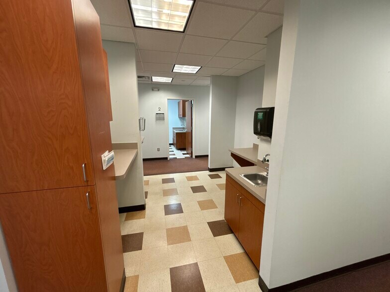 More Photos Of 2521-2537 Cowan Blvd, Fredericksburg Office For Sale