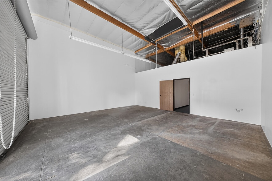 More Photos Of 550-590 E Arrow Hwy, San Dimas Warehouse For Lease