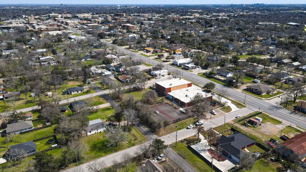 More Photos Of 900 W WM J Bryan Pky, Bryan Schools For Sale