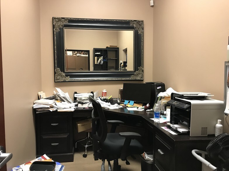 More Photos Of 4025 W Chandler Blvd, Chandler Coworking Space