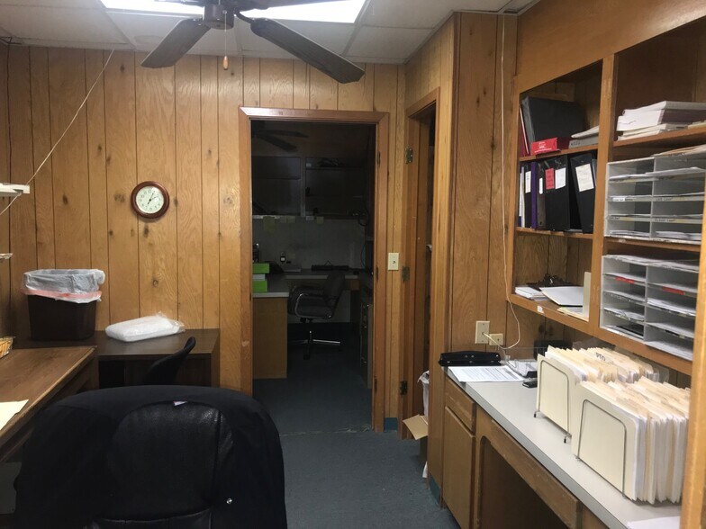 More Photos Of 908 Bomar St, Marshall Medical For Lease