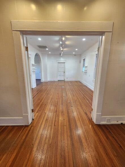 More Photos Of 3126 N St. Mary's, San Antonio Storefront Retail Office For Lease