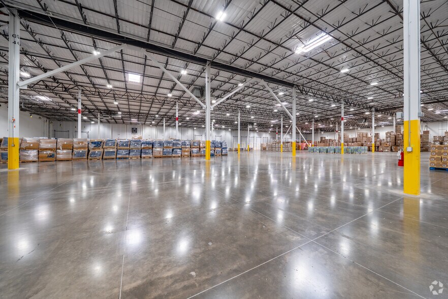 More Photos Of 12900 W Airport Blvd, Sugar Land Distribution For Lease