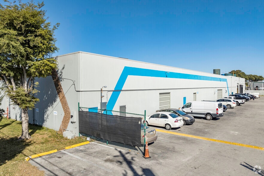 More Photos Of 8451 NW 66th St, Miami Warehouse For Lease