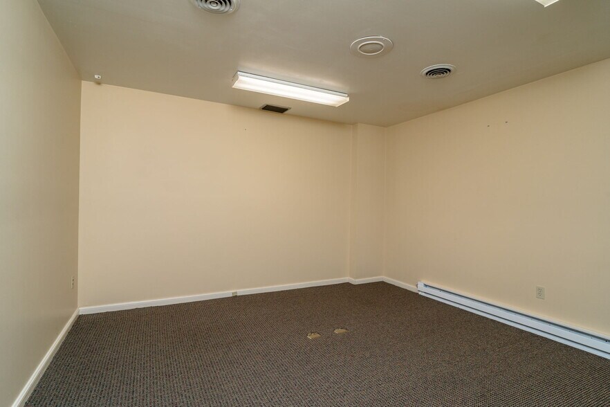 More Photos Of 110 N Wayne Ave, Waynesboro Office For Sale