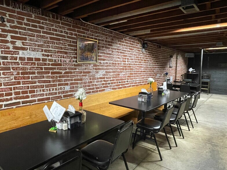 More Photos Of 160 W Broadway St, Sparta Restaurant For Sale
