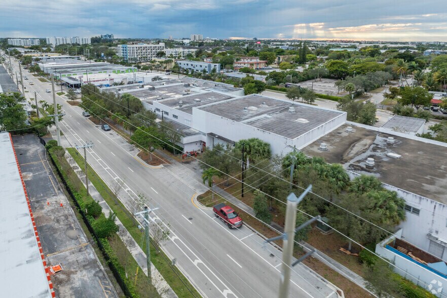 More Photos Of 912-915 S Dixie Hwy E, Pompano Beach, Pompano Beach Manufacturing For Lease