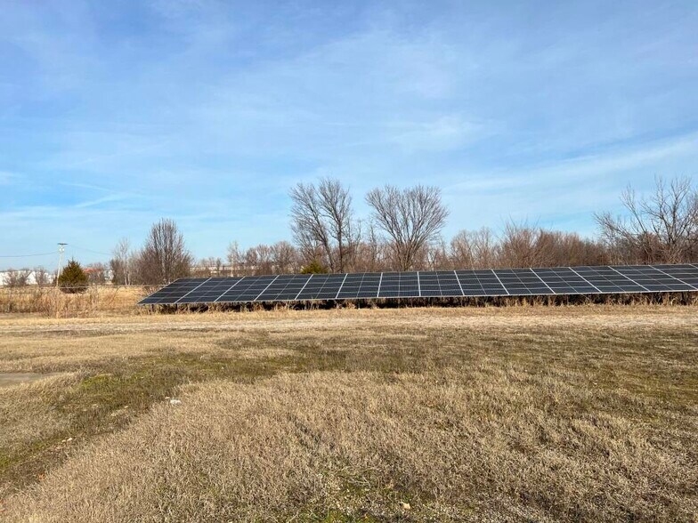 More Photos Of 2921 E 290 Rd, Grove Manufacturing For Lease