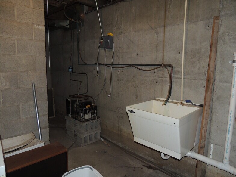 More Photos Of 726 Valley Rd, Menasha Bar For Sale