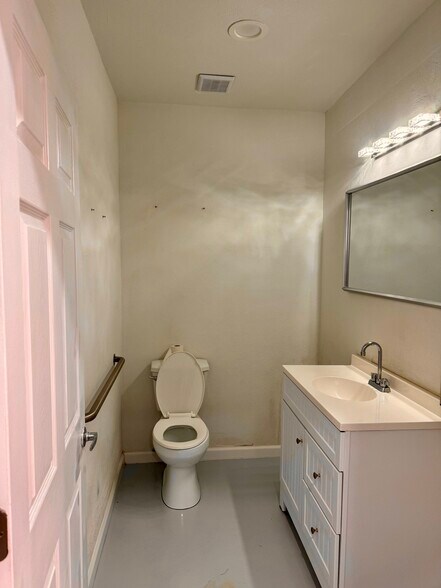 More Photos Of 463 Grant St, Dunedin Restaurant For Lease