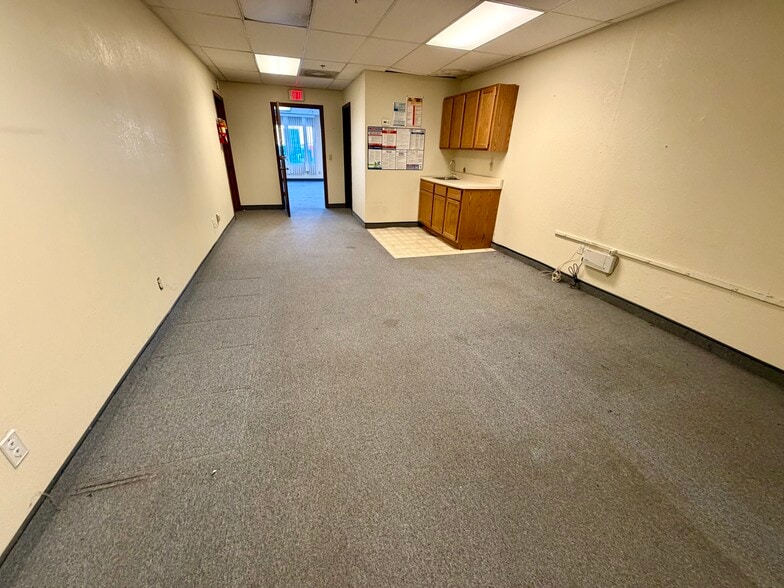 More Photos Of 6203 Material Ave, Loves Park Warehouse For Lease