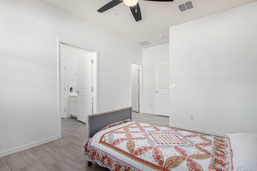 More Photos Of 10838 W San Juan Ave, Phoenix Healthcare For Sale