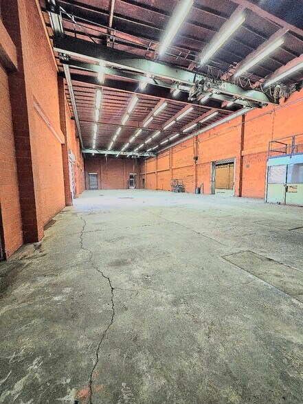 More Photos Of 1806-1814 S San Pedro St, Los Angeles Manufacturing For Lease