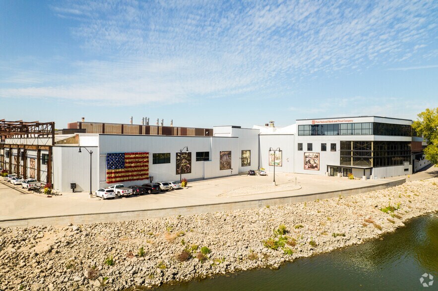 More Photos Of 525-705 3rd St, Beloit Office For Lease