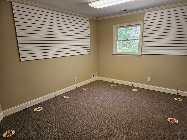 More Photos Of 301 Ramblin Rd, West Columbia Office For Sale