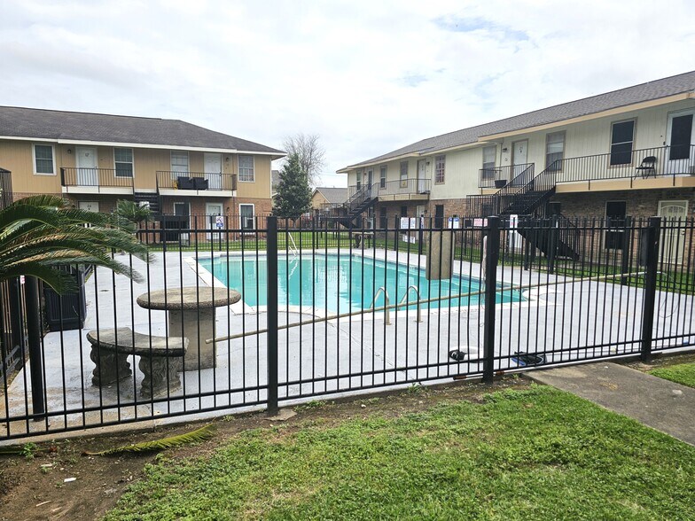 More Photos Of 3302 Burke Rd, Pasadena Apartments For Sale