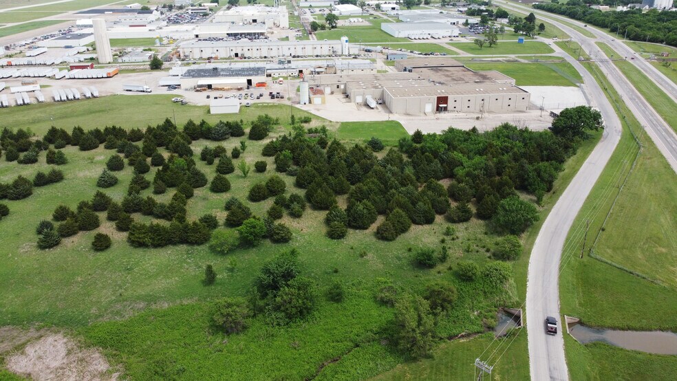 More Photos Of 7615 Warehouse Ave, Winfield Manufacturing For Lease