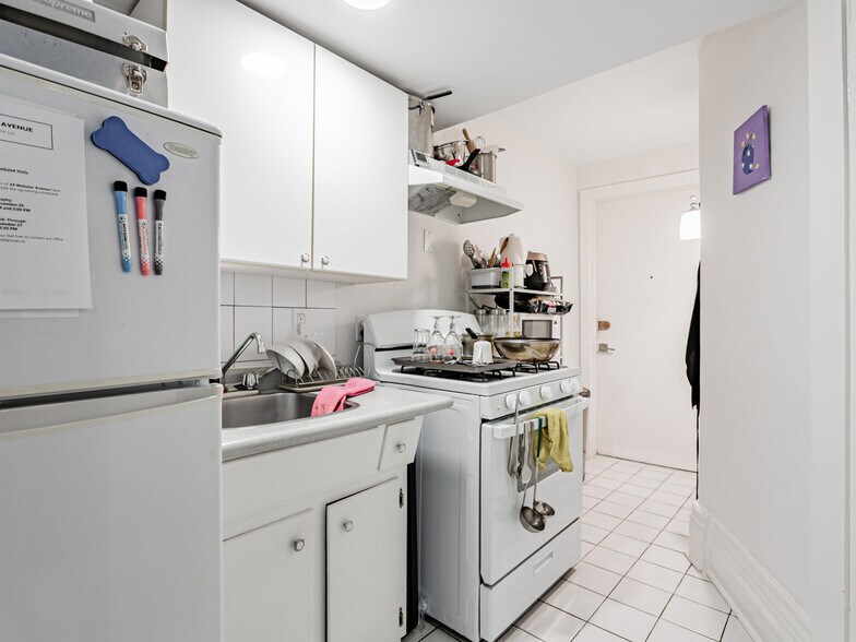 More Photos Of 24 Webster Av, Toronto Apartments For Sale