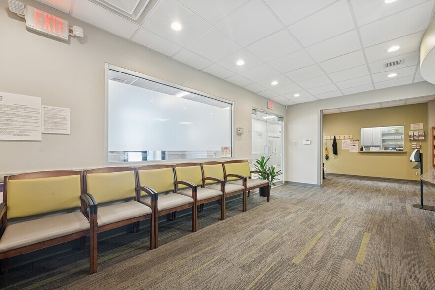 More Photos Of 2201-2211 Merrick Rd, Merrick Office Residential For Lease