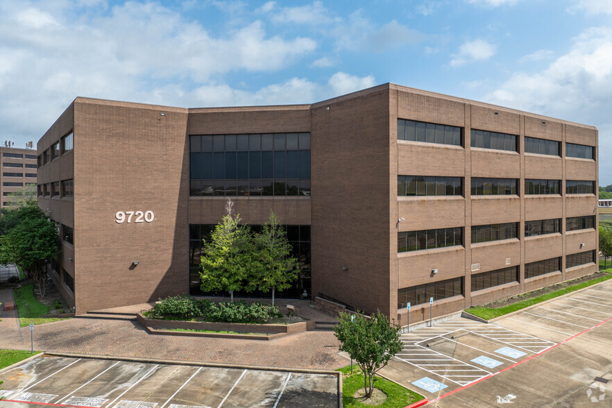 Primary Photo Of 9720 Beechnut St, Houston Office For Lease