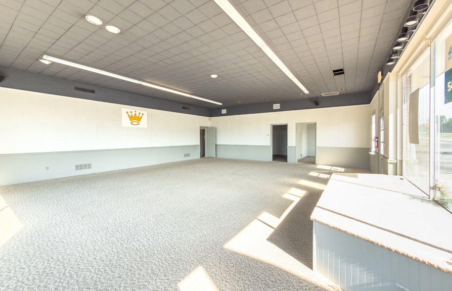 More Photos Of 6704 Williamson Rd, Hollins Storefront For Sale