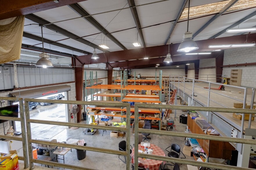 More Photos Of 99-1392 Koaha Pl, Honolulu Warehouse For Sale