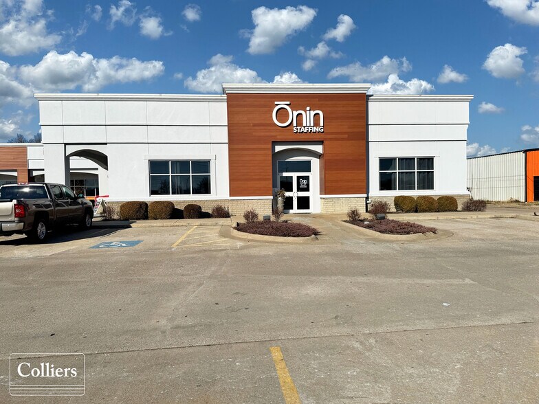 More Photos Of 2511 N 2nd St, Rogers Storefront Retail Office For Lease