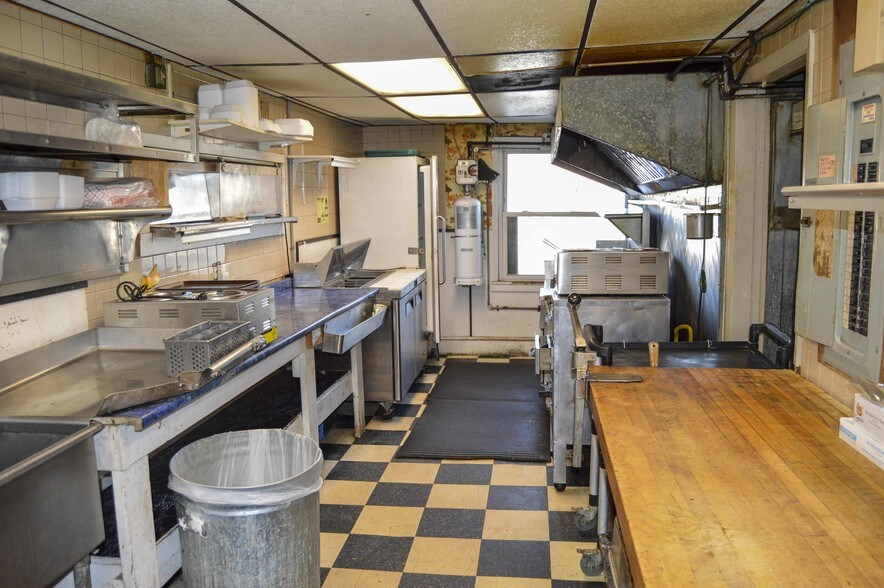 More Photos Of 6865 Erie Rd, Derby Restaurant For Sale