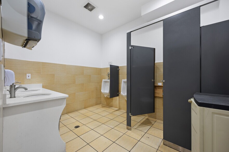 More Photos Of 7543 Parsons Blvd, Flushing Storefront Retail Office For Sale